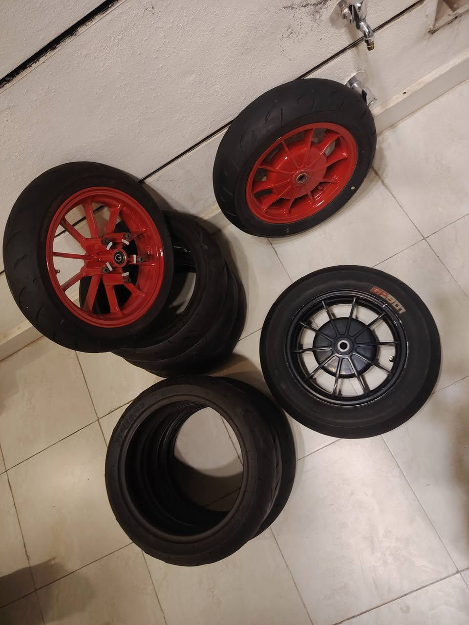 السلام عليكم
ويل كب RBM. احمر. بلادي.
فقط كلير.
تايرات جلاتين. باله ماركة MAXXIS
شراي. يتصل. ***********
يوجد خدمة توصيل كل محافظات
