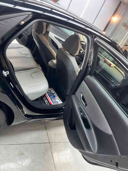 السلام عليكم

هيونداي إلنترا 2023 هايبرد ليمتد – وارد أمريكي

Hyundai Elantra Hybrid 2023 Limited

الممشى: 44.000 miles 

الضرر: تبديل دعامية بلادية فقط بدون اي تعديل 
صورة الحادث مرفقة

المواصفات الكاملة

• دواخل لونين 

 • شاشة كبيرة

• كشنات جلد لونين

 • كشنات كهرباء

 • كشنات تدفئة وتبريد

 • ويل كب

 • شحن وايرليس

 • صندوق كهرباء

 • لايتات زينون ٣ عدسات بلادي

 • بكلايت LED

 • حساسات أمامي وخلفي

 • لَدّات دشبول بلادي اكثر من 70 لون

 • سستم سماعات Bose

 • تشغيل عن بعد

 • رادار أمامي وخلفي

 • إشارة ترحيب

 • بصمة أبواب وبصمة تشغيل

 • مانع انزلاق

 • 3 أنظمة قيادة

 • سايد بريك كهربائي

 • شاشة متصلة

 • تثبيت مسار

 • تبريد بيانو

 • خزن كشن

 • فل مواصفات جاهزة فحص

العنوان : بغداد المنصور

السعر التواصل خاص او اتصال:

📞 ***********

#سيارات
#هيونداي
#هايبرد
#النترا
#سيارة
#بيع
#للبيع
