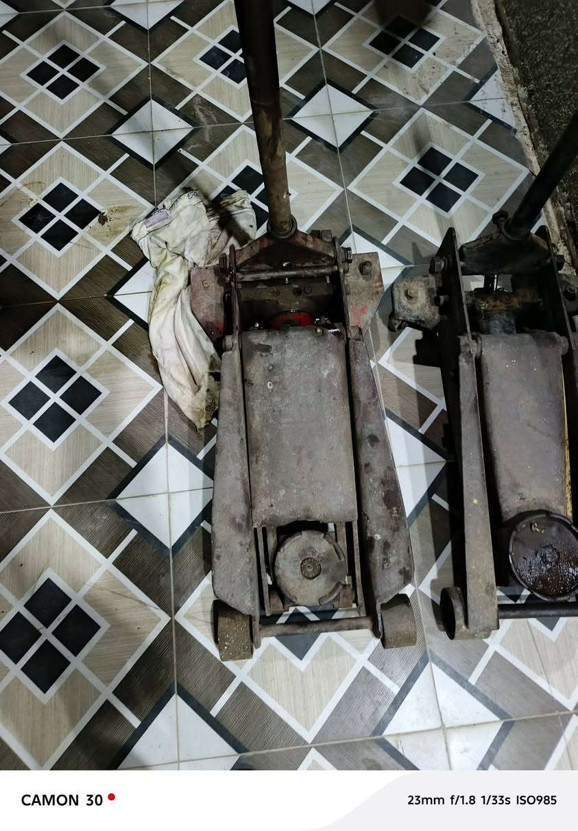 سلام عليكم ٢ جكات للبيع  نوعيه ثقيل  شغالات  ستفسار خاص او على رقم ***********
