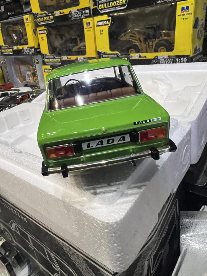 متوفر الان حجم 1/18 بمعنى 30 سم مختلف الموديلات والشركات وكل قطعة وسعرها


**إذا كنت صاحب هذا الإعلان وتريد حذفه لأي سبب، رجاءا أرسل رسالة إلى الدعم الفني**