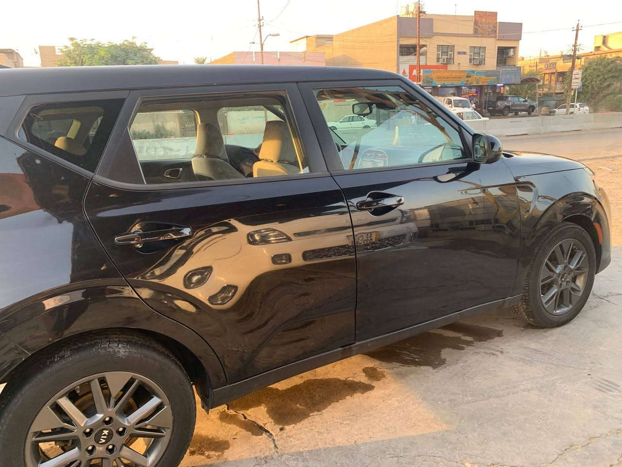 سول 2020 ex بصمة ابواب و بصمة تشغيل رادار نقطة عمياء و رادار خلفي و امامي تحديد مسار ابل كار بلي و اندرويد اوتو شاشة الكبيرة كراسي كهرباء لايت زنون صور الحادث و السونار موجودة كلها بالمنشور السيارة كاملة و ما ناقصها شي محرك كير تبريد كلها بلادية و شغالة تمام  ماشية 39 الف ميل قابل للزيادة السعر 138 و بي مجال كلش بسيط حگ الجية
الرقم *********** الرقم بي واتساب بغداد, العراق
