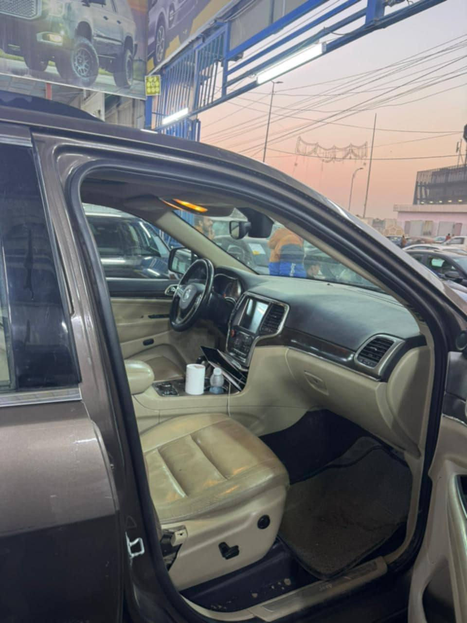 جيب موديل 2017 لمتد فول 
فول لمتد 
جديدة السيارة 0 السعر 215
حادث موضح بالسونار 
بسمي تحويل مباشر 
***********
