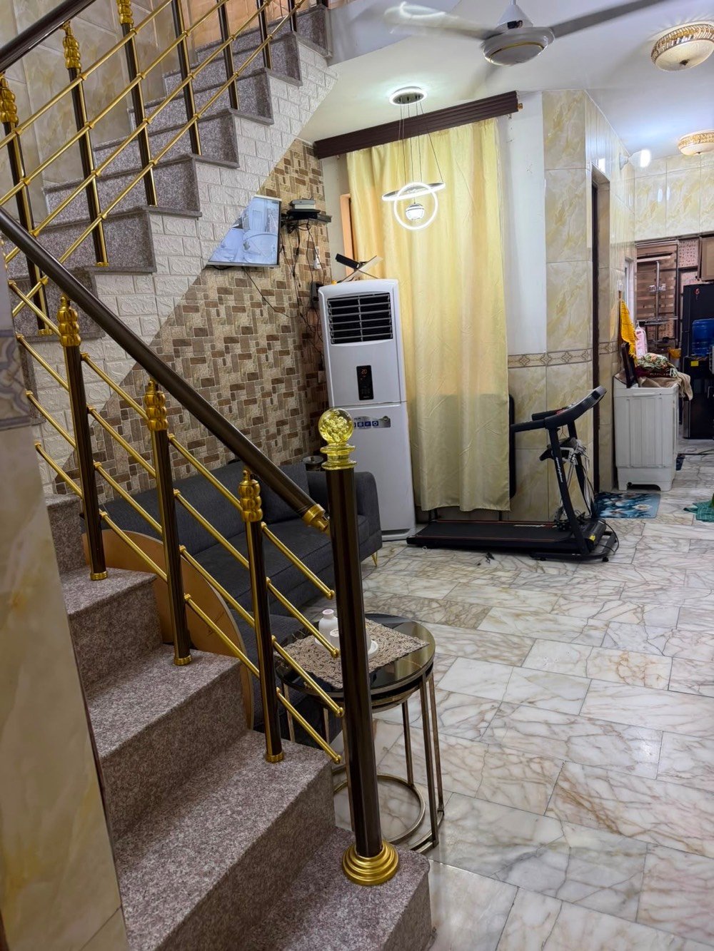 السلام عليكم بيت للبيع مساحة ٧٠متر قرب الفلكة المشجرة الطابق الأرضي استقبال وحولي ومطبخ وحمام وفوك غرفتين نوم وحمام لتفاصيل اكثر الاتصال على هذا الرقم ***********