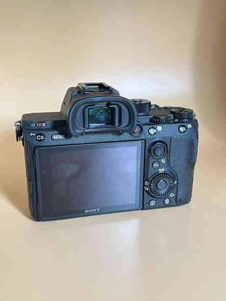 sony A7riii 
bo froshtn 
***********
