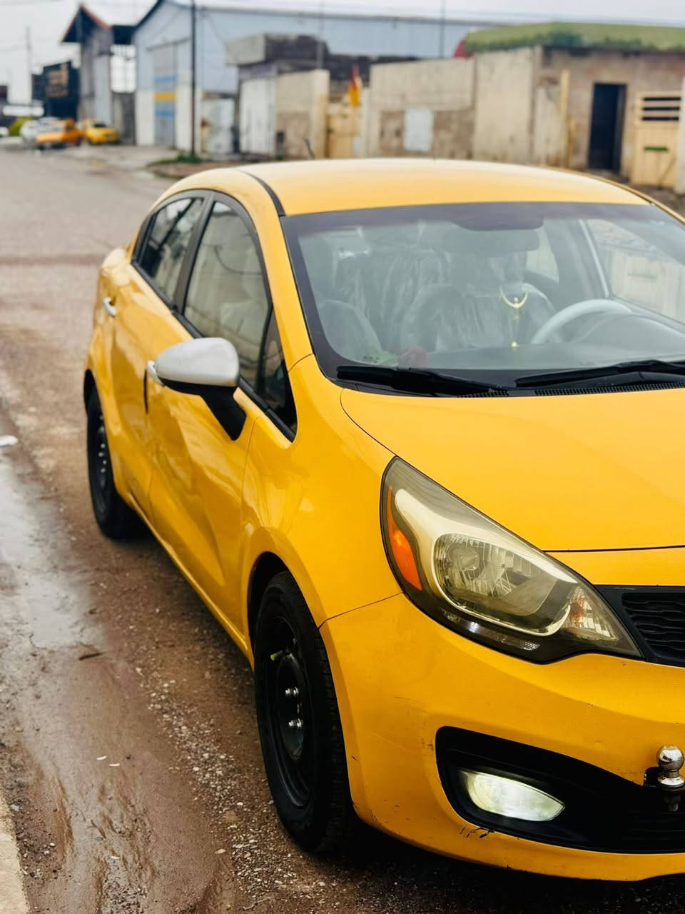 السلام عليكم 
كيا ريو 2015 💪
سيارة جديده وجاهزه 
كير محرك طخم جديد 
تبريد تدفئة شغال 
باسمي تحول ثاني يوم 
رقم جديد مصفرة هيئة
ضرر بابين سكن فقط 
بجم وصندوق كبس 
سيارة جاهزة على اخر حباية دك سلف وتتوكل على الله 
السعر 98 وبيها مجال 
***********
***********
العنوان الموصل الأيسر
