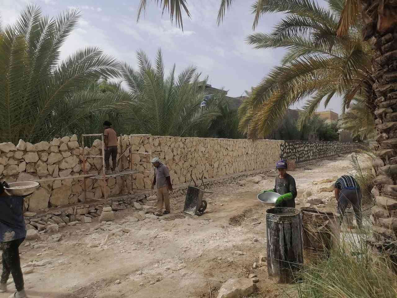 #بناء_حجر
بنــــــــاء بيوت * و اســـــــيجه * تطبيك سواقي *  ممرات * نافورات *

للاتصال *********** 

نفس الرقم واتساب📲📞
