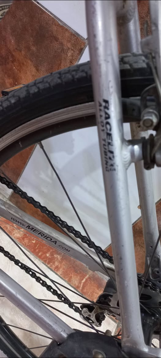 رمضان كريم عالجميع اخوان
بايسكل حجم ٧٠٠هجين ماركة ميردا المعروفة.
شفترات فقاس ياباني. عكرب اصلي ياباني وبدالة أصلية. ستيرن لعابة ويدات بريك تيكرو .ويل خلفي R500 وتايرات ديستون. سعرة ١٦٥ وبي مجال مكاني الصليخ*********** اوالشعب 

. شفرات فقاس ياباني عكرب اصلي ياباني وبدالة أصلية ستيرن لعابة
