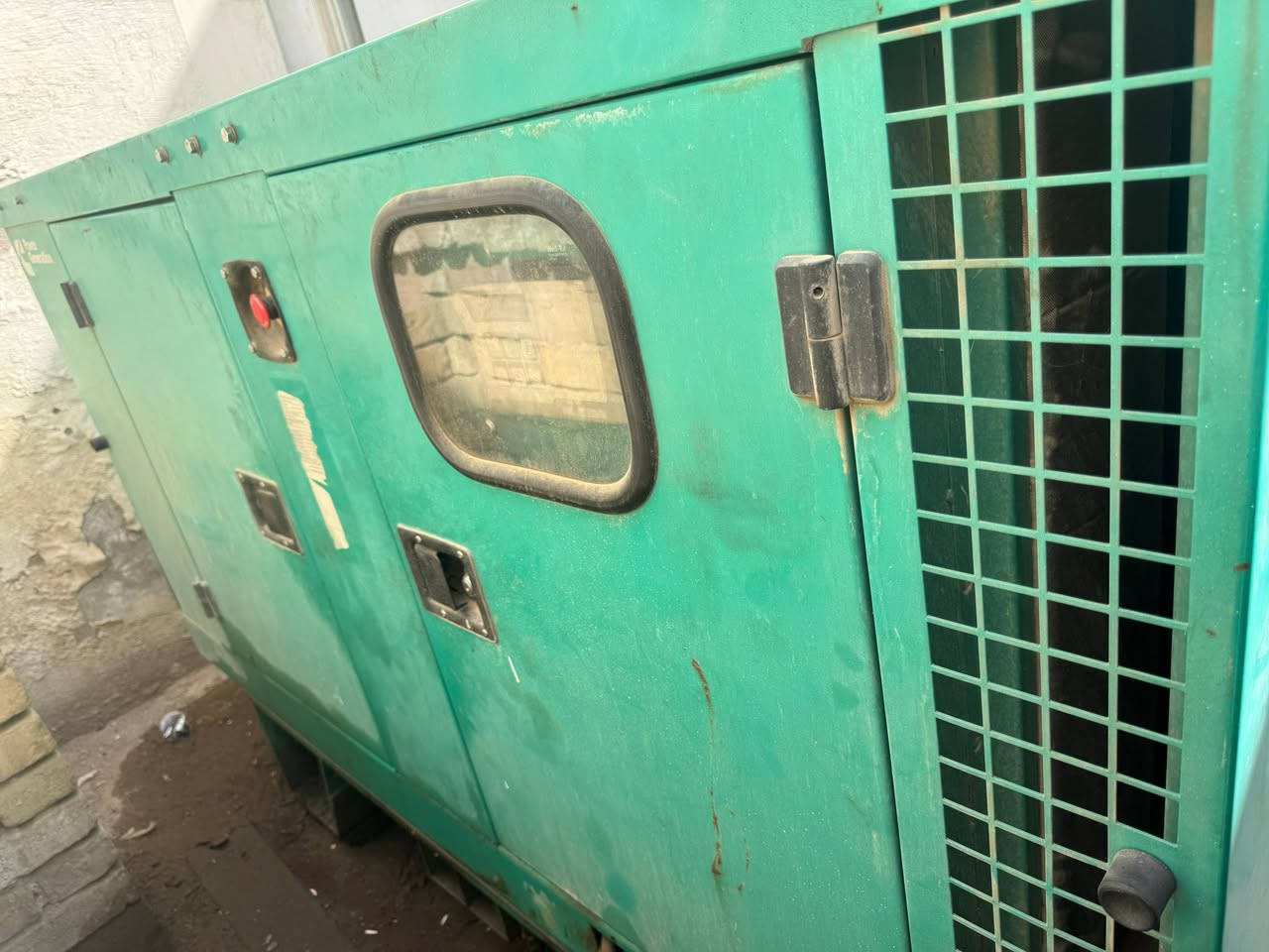 مولده كمنز للبيع 

17.5 k/v 
مشتغله تقريبا 1200ساعه
للتواصل 
***********
