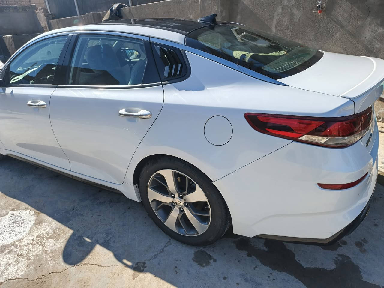 السلام عليكم كيا اوبتما موديل 19 وارد امريكي ضربته جاملغ وبنيد فئة s فول مواصفات فتحه بصمتين كامره دوار راذرات شاشه كبيره رقم بغداد دولي ماشيه 69    السعر ١٤٢     الرقم***********
