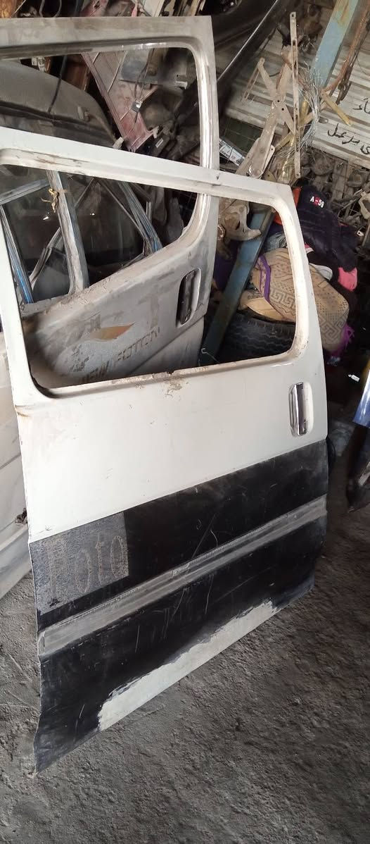 السلام عليكم 
محلات ابو زهراء لتفصيخ الكيات يوجد لدينا كيرات وشفتات وبيبان سلايت وبيبان اماميه و مكائن جام وأيضا يوجد سلندر وكور وكرنك 2701 مكينه يصفي 10
للاستفسار الاتصال علي الارقام 
***********
أبو زهراء 
***********
أبو فراس
