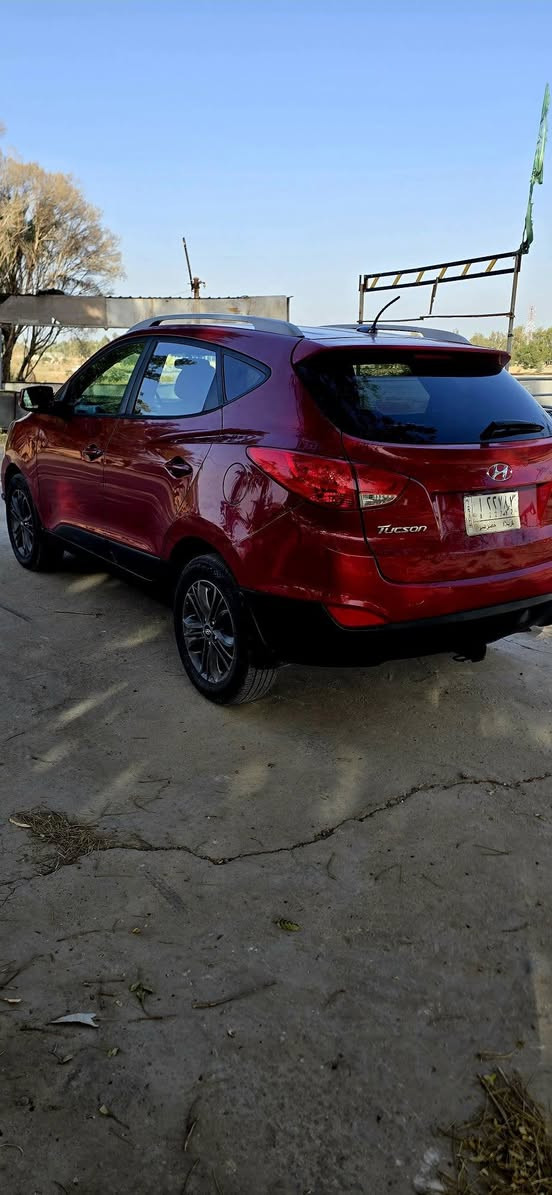 اسلام عليكم توسان موديل ٢٠١٥ وارد امريكي اسياره كفاله من اصبغ بيه ظرر من امريكيه بارد بجنطه كلش بصيط وبيه بارد بصيط بعد بمكانات سياره جديده بمعنه الكلمه مواصفات  السياره كشنات تدفىه تبريد كهرباء حساسات يعني مواصفات حلوه محرك كير صدر كله بلكارتون اشراي يجي ويشوف بعينه محرك ٢٤٠٠ وضه شركه ماشيه ١٢٠ عنوان بابل مسيب مفرك اسده الفراشه ***********
