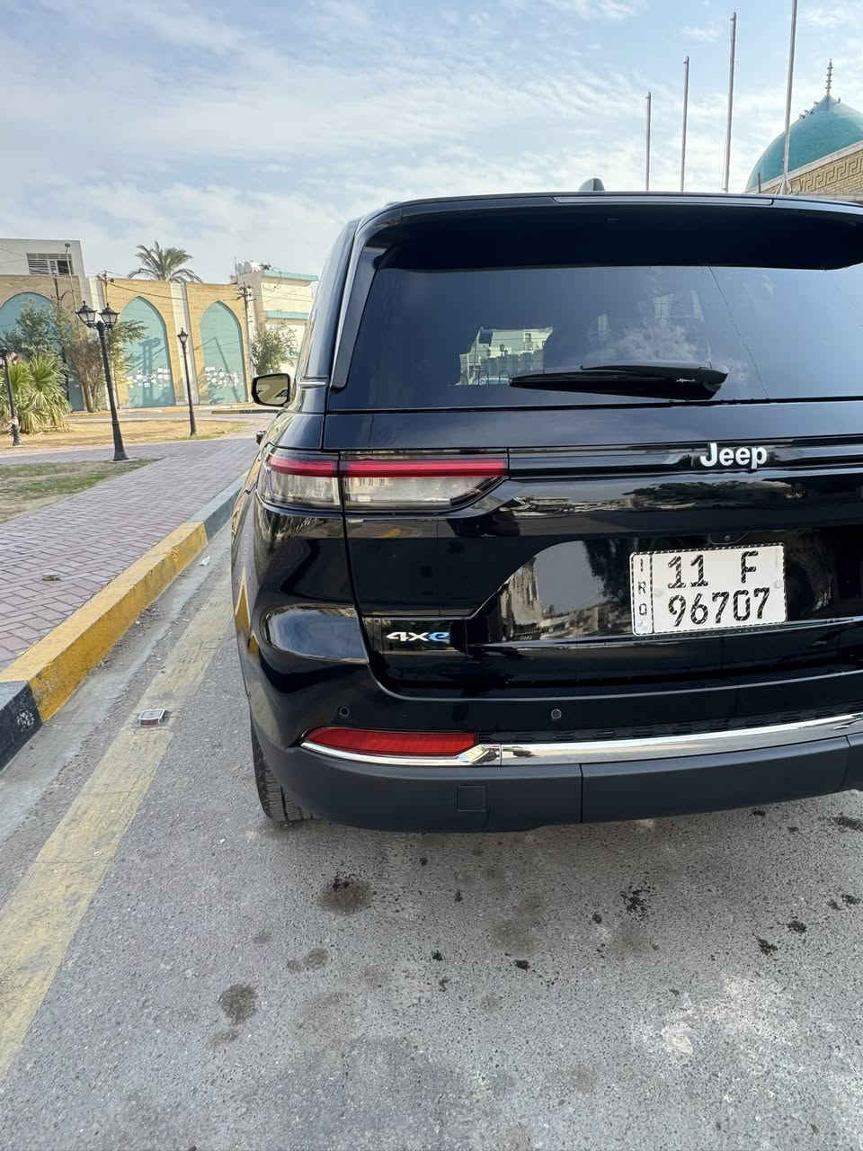 ‏  حادث بسيط جدا Jeep Grand cherokee 4xe
الموديل٢٠٢٤ 4x4 هايبرد
ماشية 39000 
الداخل لونين مطعم بصاج
إنارة داخلية LED 
5 راكب 
‎3 انضمة بنزين +هايبرد +كهرباء
#مواصفاتها
.  
.بصمه تشغيل عن بعد
.دمام خلفي
.كشنات جلد
.كشن السايق ميمري
.كشنات كهرباء
.صندوق كهرباء
.حساسات خلفيه 
. قطعتين تبريد 
.اشاير بالمري
.رادار امامي
.رادارات 360
خمسة وضعيات قياده
. بنوراما فتحتين
. كير ماوس
. نظام منحدرات
. هيترات بالكشنات 
.ويل كب كروم
.لايتات لد
.بكلايت لد
.كشافات
.بصمة ابواب
. نضام توقف ذاتي
فول مواصفات 1/1  بعد بيها مواصفات
صور الحادث على الخاص
السعر 325$ وبيها مجال
للاستفسار اكثر الاتصال على الرقم

***********
