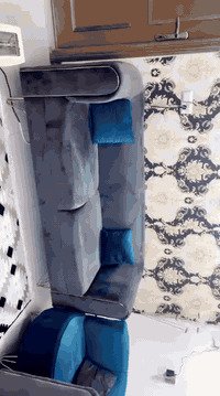 تخم 7 مقاعد للبيع بعده جديد ونظيف سعره 275 وبي مجال العنوان شارع حيفا الاستفسار الاتصال على الرقم ‭0770 878 4845‬
