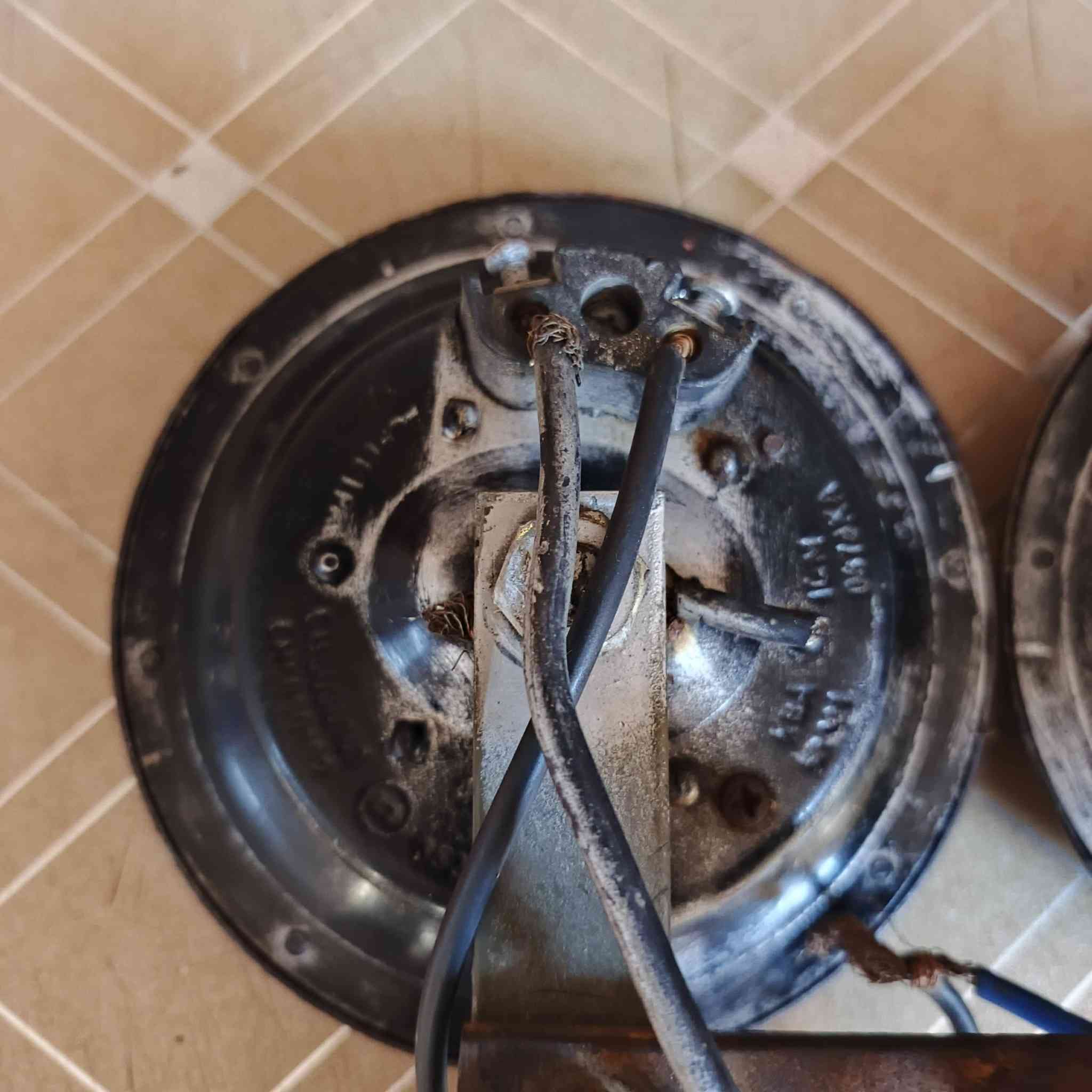 سلام عليكم هورن بوش إيراني وجبه الوله دكه ونعومه فول عل شد  مكاني مدينة الصدر رقم الهاتف ***********
