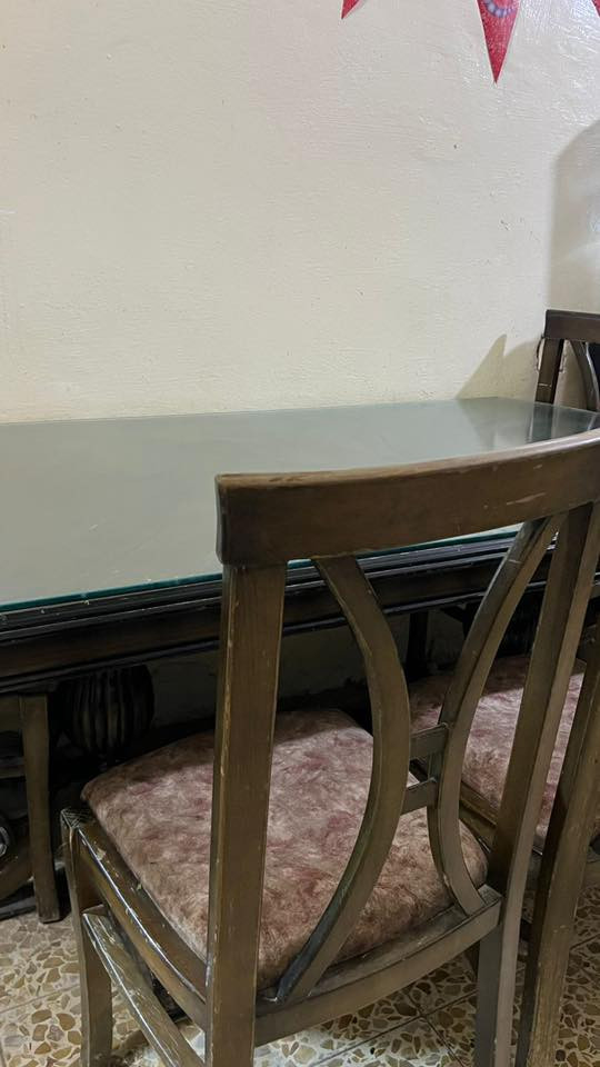 سلام عليكم
عندي ميز طعام خشب ويا 6 كراسي خشب دوشمتهن ديباج  
ميز مرتب ومساحتة كبيرة ومن فوك اكو جامه كزاز بي تنرفع ويتنظف
للاسستفسار خاص 
***********

