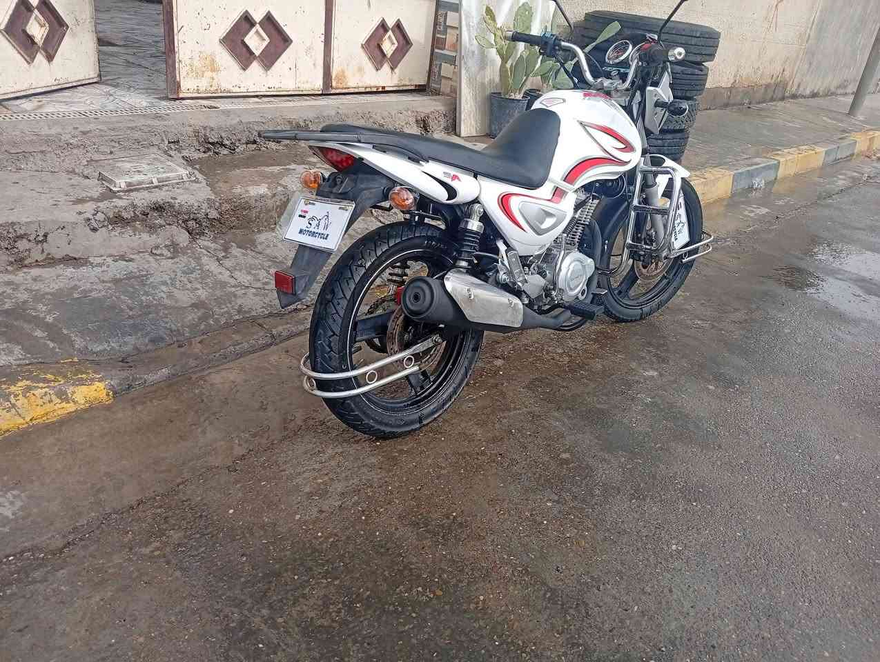 السلام عليكم لبيع سنكي 
2018
دراجه جديده 
كله شغال 
مكان بلد 
مكينه 150
سعر ب750
مو شراي اطلع كبل 
***********
