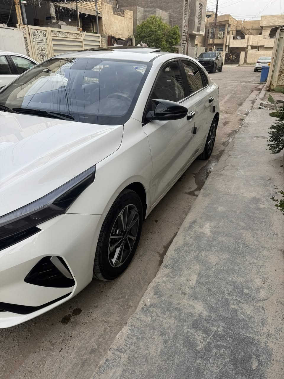 K3 موديل 2024
فول مواصفات ماشية 20 الف
مكفولة من كلشي السعر 140 وبيهة مجال
 مكاني بغداد بحي الجهاد وهذا رقمي 
***********
