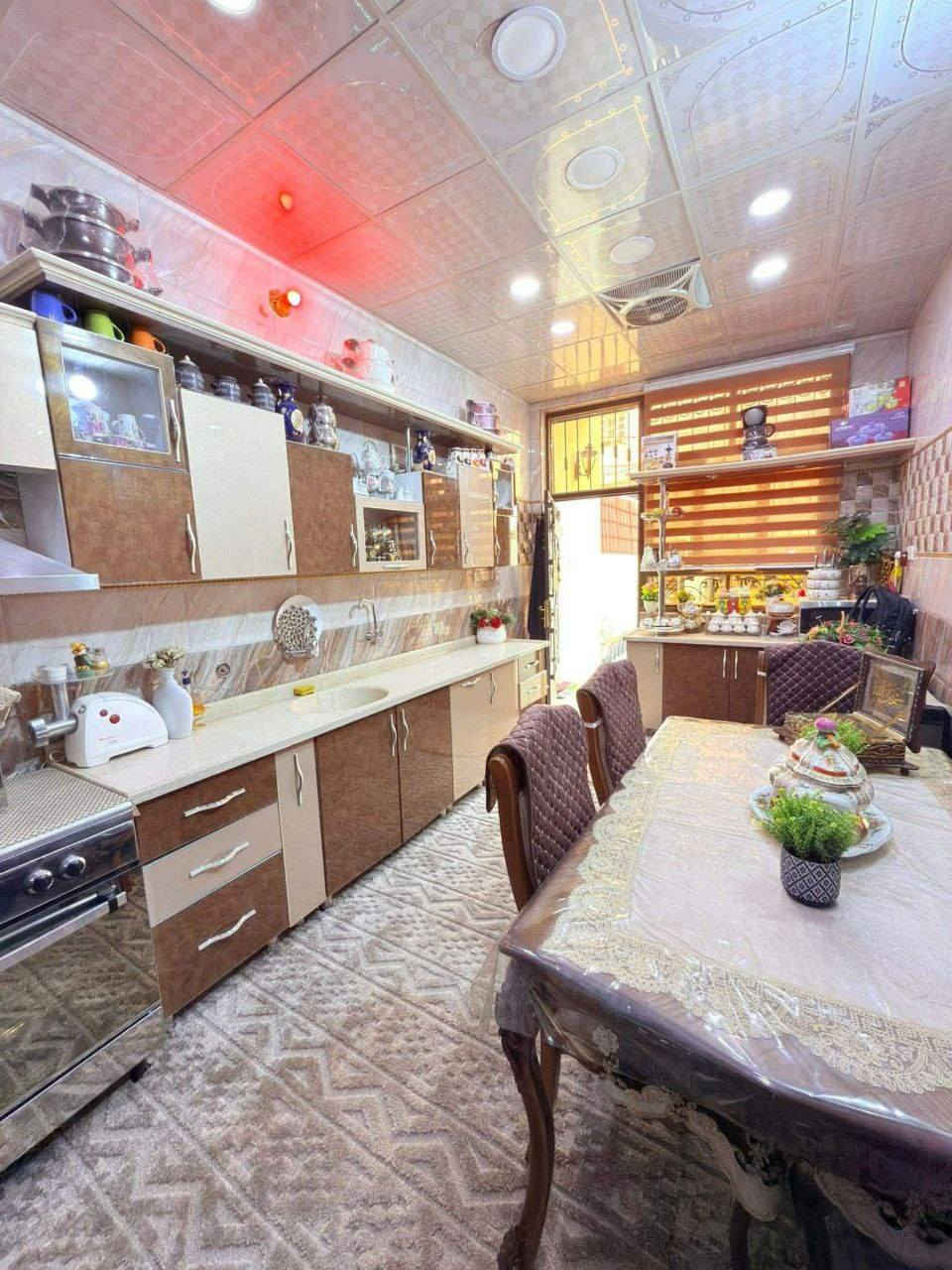 ⭕️دار للبيع في حي الكرامة قريب جداً من شارع ٦٠ وجسر الثورة 

⭕️المساحة ١٧٥م زراعي سند 25 واجهة ٧ونص 

⭕️بناء حديث شارع ١٠م 

⭕️الطابق الارضي يحتوي على صالة وهول ومطبخ حار وبارد وغرفة نوم ومجمع صحيات 

⭕️الطابق الثاني يحتوي على ثلاث غرف نوم ومجمع صحيات 

للاستفسار 

*********** 

*نستقبل جميع عروضكم السكنية 🏠 والتجارية 🏡 بكافة مناطق الحلة
