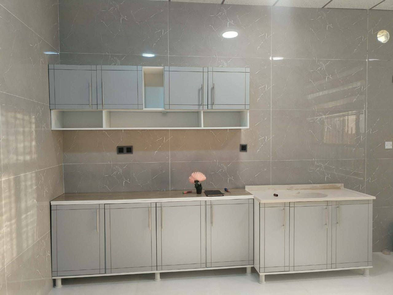 الم تكن سهله ✨ لاكني لا إليق إلا للقمة ✨
مترين ارضي وملحق والسنك متر و20 مرمر 
السعر 280
✨✨✨✨✨✨✨✨✨
✨اذا تحب نضيفلك ملحق فوك السنك اضافه ٧٥ الف
✨اذا تريد السنك متر ونص اضافه ٢٥ عالسعر 
✨اذا تحب تضيف فاترينا اضافه ٨٥ عالسعر 
✨اذا تحب تضيف مجر واحد اضافه ١٠ عالسعر
✨اذاتريد تضيف تلث مجرات اضافه ٢٥ عالسعر
الالوان كلها متوفره اي موديل واي لون يريده الزبون نشتغله لاتعتمدون فقط على الالوان المعروضه نشتغل كل الالوان  
التوصيل بغداد مجاني
اطراف 10
للحجز واتس اب
***********
