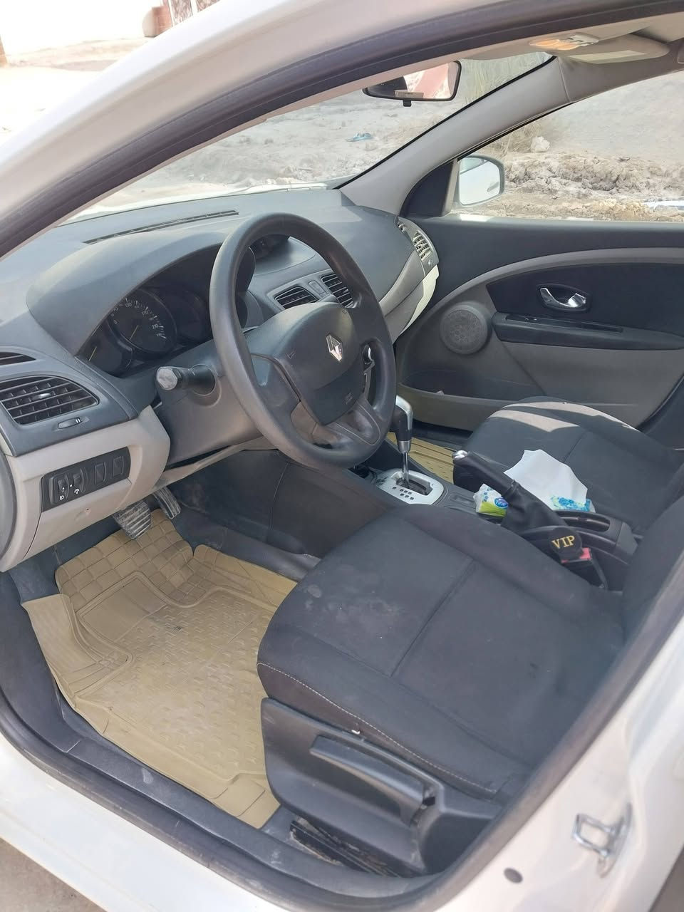 السلام عليكم رينو فلونس 2013 سنويه ل2028 رقم بابل بيه قطعتين صبغ العنوان بابل السعر 50 
*********** وبيه مجال
