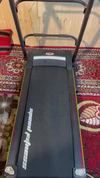 جهاز جري استعمال قليل يحتوي على جهاز تكسير الشحوم و اواكس و فلاش وشاحن...