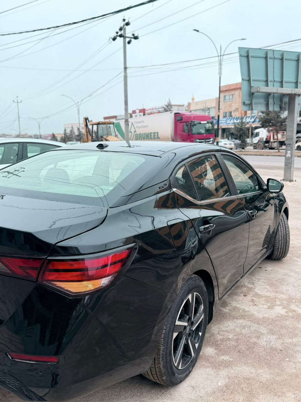 نيسان سينترا SV 
موديل/2025
سبغ/ بولند قباغ صندوق بي داغلي
ايرباك/ ستيرن 
سعر /121$
رقم كاتي 
شه رتي رقم
شانصي شه رت
گير و مه كينه شه رت
غرقان و برين شه رت
مواصفات SV
شاشه مه زن
حساس
رادار 
كاميره
به سمه
شغال
ويل كروم
12 هزار روشتوه
گير توماتيك
جام كاره باي
هه ر چار تا جديد
واتساب/ *********** اكر, نينوى
