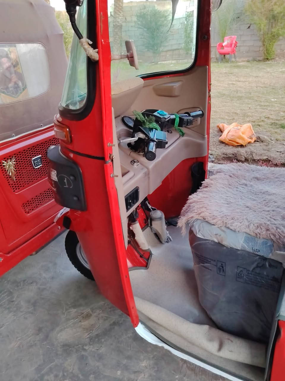 السلام عليكم تكتك 22 للبيع المكان بغداد تقاطع النهروان ***********
