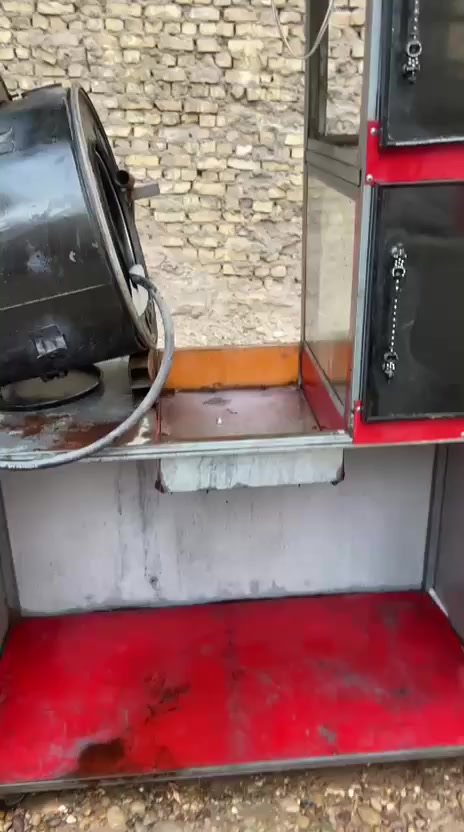 السلام عليكم
شباب عربانه مال حب وجبس 

متروكه صارلها سنه الماطور والكهرباء شغاله

يحتاجلها ترتيبات بسيطه متكلفك ٢٥

عارضها ب١٧٥ وبيها مجال شي بسيط

مكاني بغداد الاعضمية ***********
