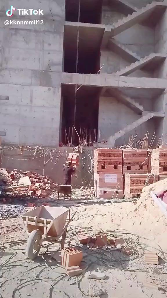 سلام عليكم ونج تصعيد كافت المواد قلع شتاكر زميج تصعيد 
طابوك بلوك سبنت رمل فرمستون مرمر  جص من اول 20 طابق *********** سعار مناسبه وتساب متوفر بغداد***********
