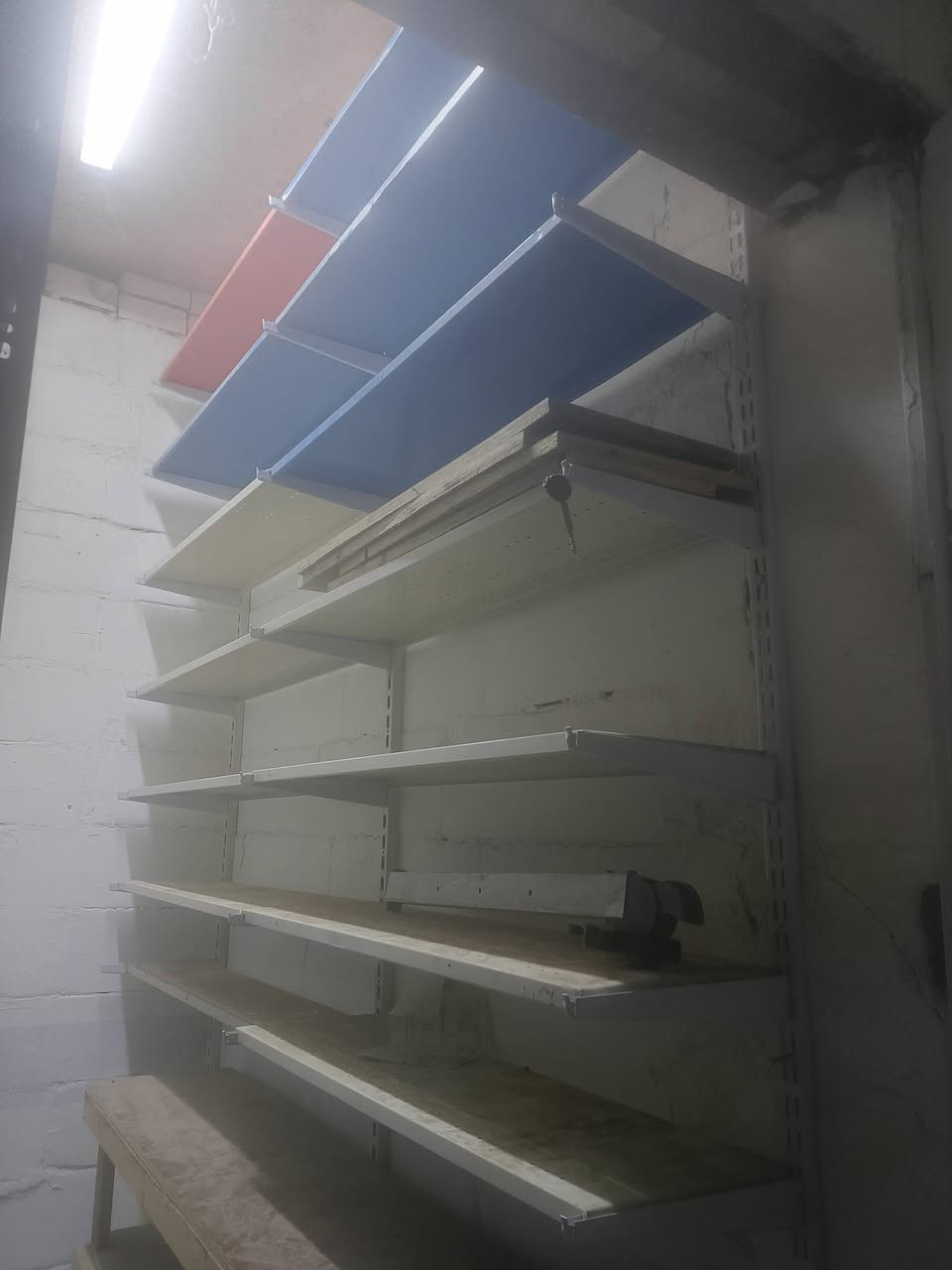 ميز تزكام معاكس بلوك طول مترين عرض ٥٠ تقريب ٣طوابق ورفوف
للبيع شطرة ***********
