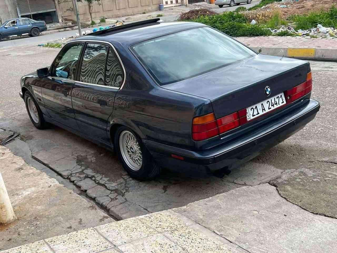 سلام عليكم
Bmw 225 موديل 1995 فول مواصفات 
كشن هيتر وجلد 
گير اتو گير ومحرك شرط 
سنوية جديدة 2029
بيها كوبون بانزين 
مكان السياره كركوك رحيم اوه
السعر 105 وبيها مجال 
للاستفسار اكثر يرجى اتصال بصاحبه ***********
اني مكلف بالنشر
