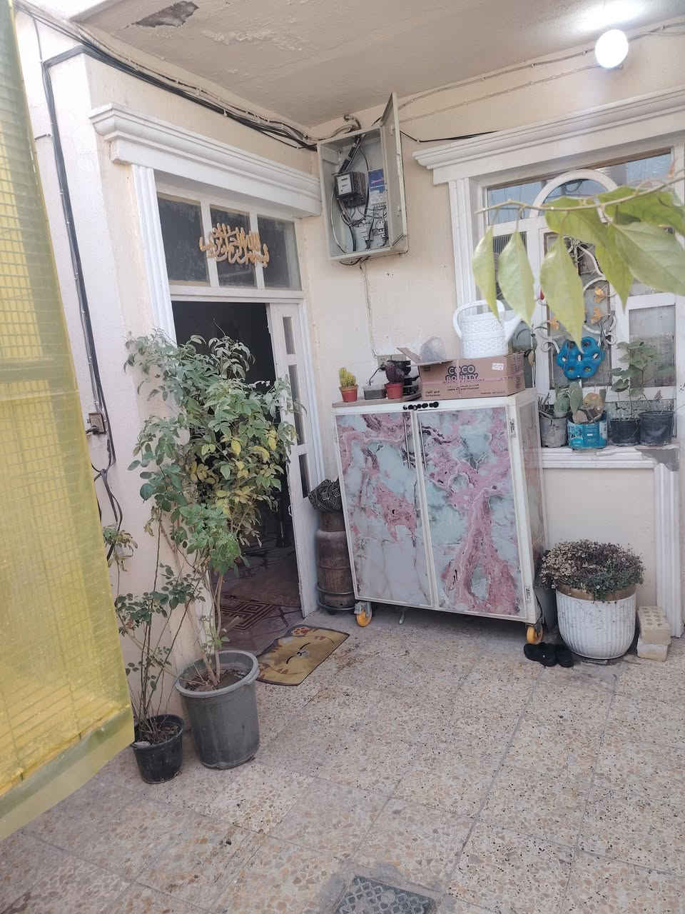 بيت ١٢٥ متر شارع ١٢ متر حي ميسان خلف شارع الشريط قريب شارع عوده
بناء شيلمان يحتوي على غرف عدد ٣ وصاله ومطبخ واستقبال وصحيات داخليه دخيلك وخارجه

السعر ١٣٥ وبي مجال
للاستفسار الاتصال ع رقم ***********
