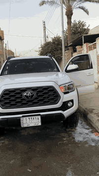 السلام عليكم
بيكم￼ TOYOTA TACOMA وراد أمريكي 🇺🇸 
دفع رباعي
V6.   
موديل 2022 
الموصفات فول للخير ماعده الفتحه ضربته باب خلفي فقط جهت الصدر فقط السياره نضيفه حيل نفس ما موضح بصور طخم تاير جديد تشغيل عن بعد بصمتين  وهواي موصفات بعد ماشيه 30 الف يعني فقط بداخل السياره ما شايفه الدولي مكانه ناصريه مركز التواصل وتساب او اتصال ع الرقم بس السعر 3 وبيه مجال قليل حك الشراي ***********
