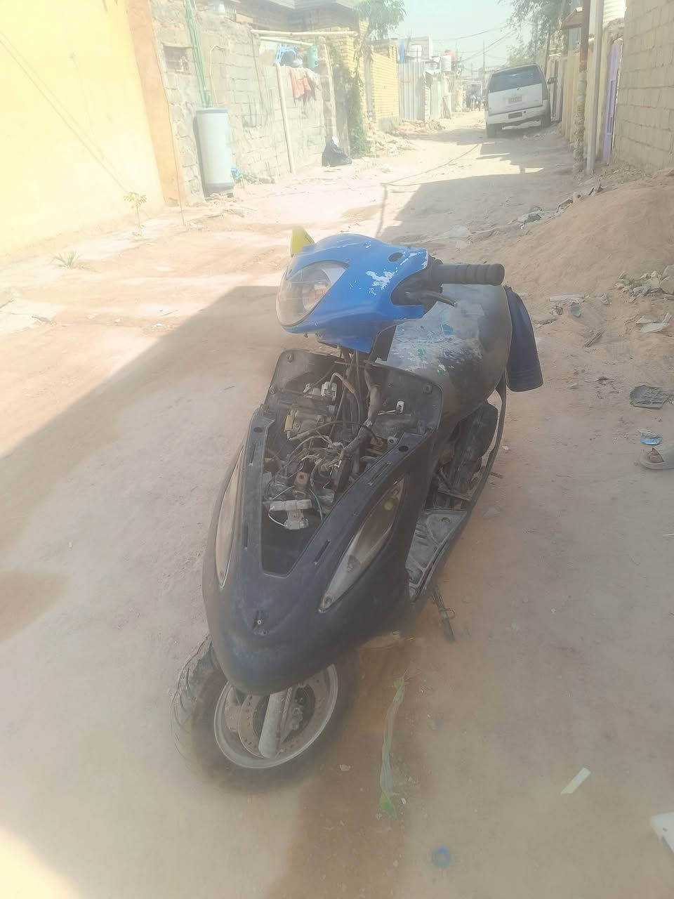 السلام عليكم عندي دراجه كونكوجي فول للبيع سرعه 140 
دراجه مقفوله عامه مجففه مره واحده 
تجفيف جديد اليوم 
 جفتها 
محتاج واريد ابيعه 225 
سعر مناسب كلش 
دراجه ماخذها من الحاويه قبل ست شهور 
بس عايز كفرات 
***********
