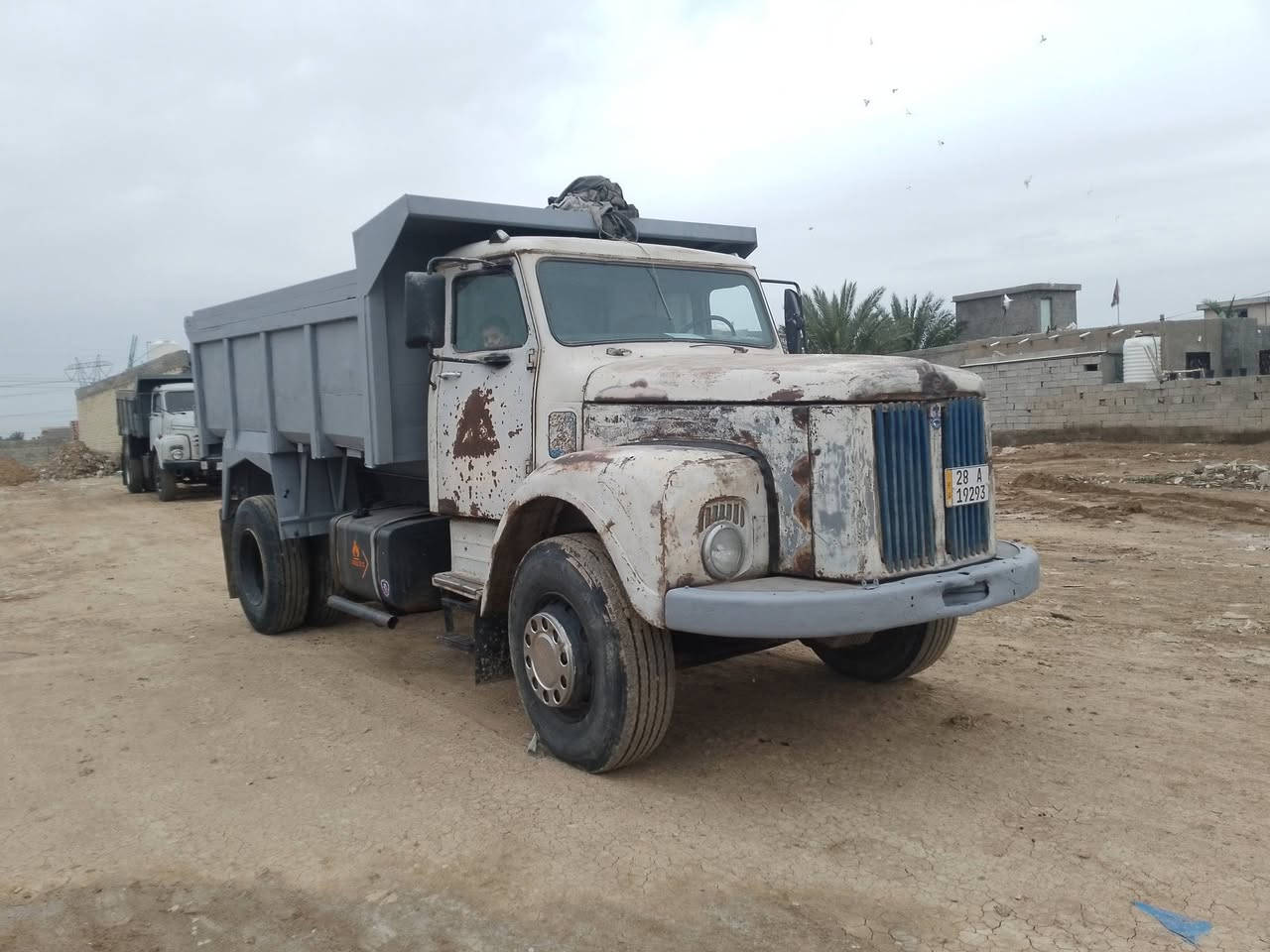 سلام عليكم سكانية لوري قلاب موديل1978مكينه سوبر كير5ب5
اكسن90 قمارة بلادية رقم انكليزي 
شرط التحويل تخم تاير الاستفسار 
الاتصال على الرقم ***********
***********
