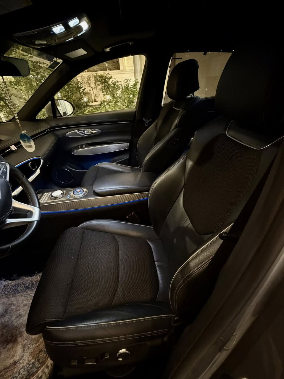 السلام عليكم 
جينيس GV70 موديل 2023 لون سيلڤر برستيج محرك 4 سلندر 2.5 توربو 
رقم بغداد بأسمي تحويل مباشر 
فول مواصفات غني عن التعريف 
حادث مدكر خلفي جهة يمنى بدون دواخل بدون ايرباك 
للاستفسار الاتصال على الرقم ***********
