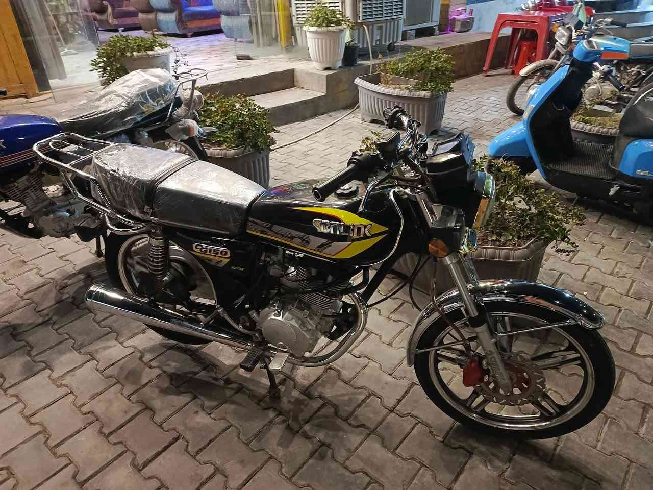 للبيع سيفان 5 كير سلف مديل 2024 طالعه نهايه ال 25 مكينه 200 فول نضافه جديده و جاهزه مجهزه كهربائيات كلها شغاله مكان نجف سعر 700 و بيها مجال رقمي ***********
