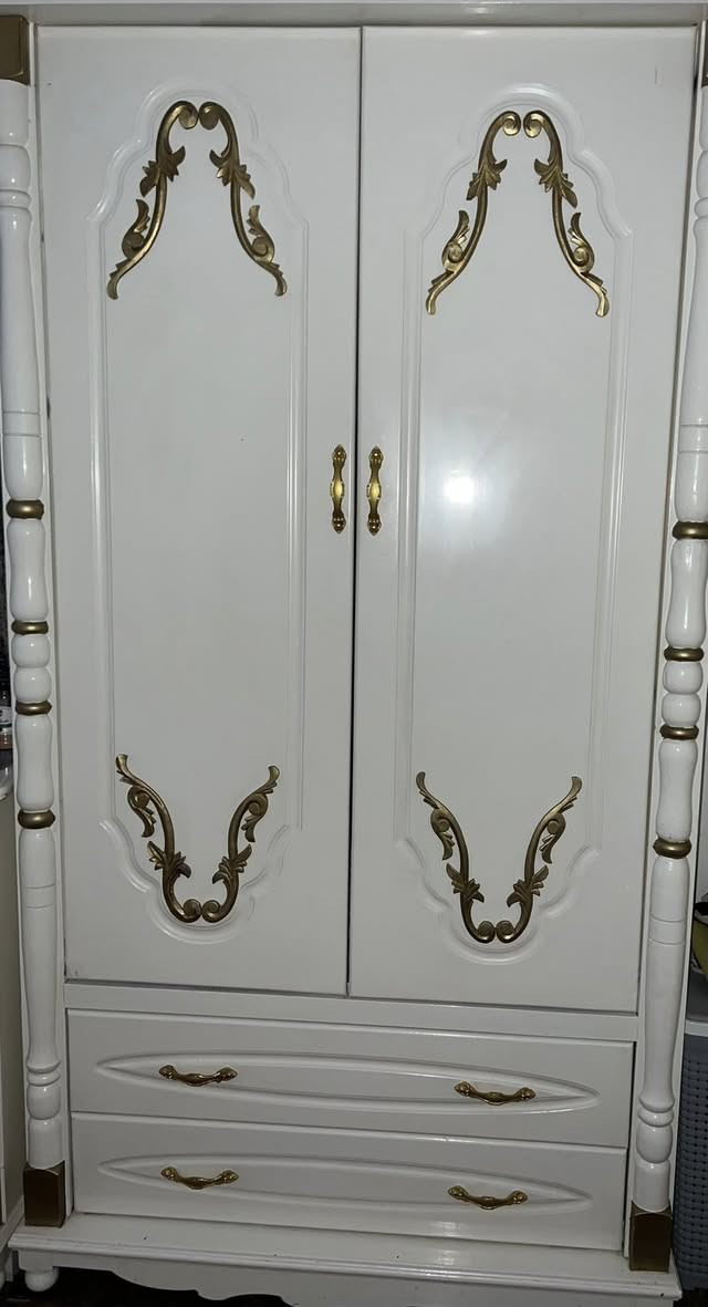 مكلفه بالنشر
غرفه حطاطه نظيفه جدا بس المرايه يرادلها تبديل الاستفسار ع هذا الرقم 
***********
العنوان أنبار /فلوجه
