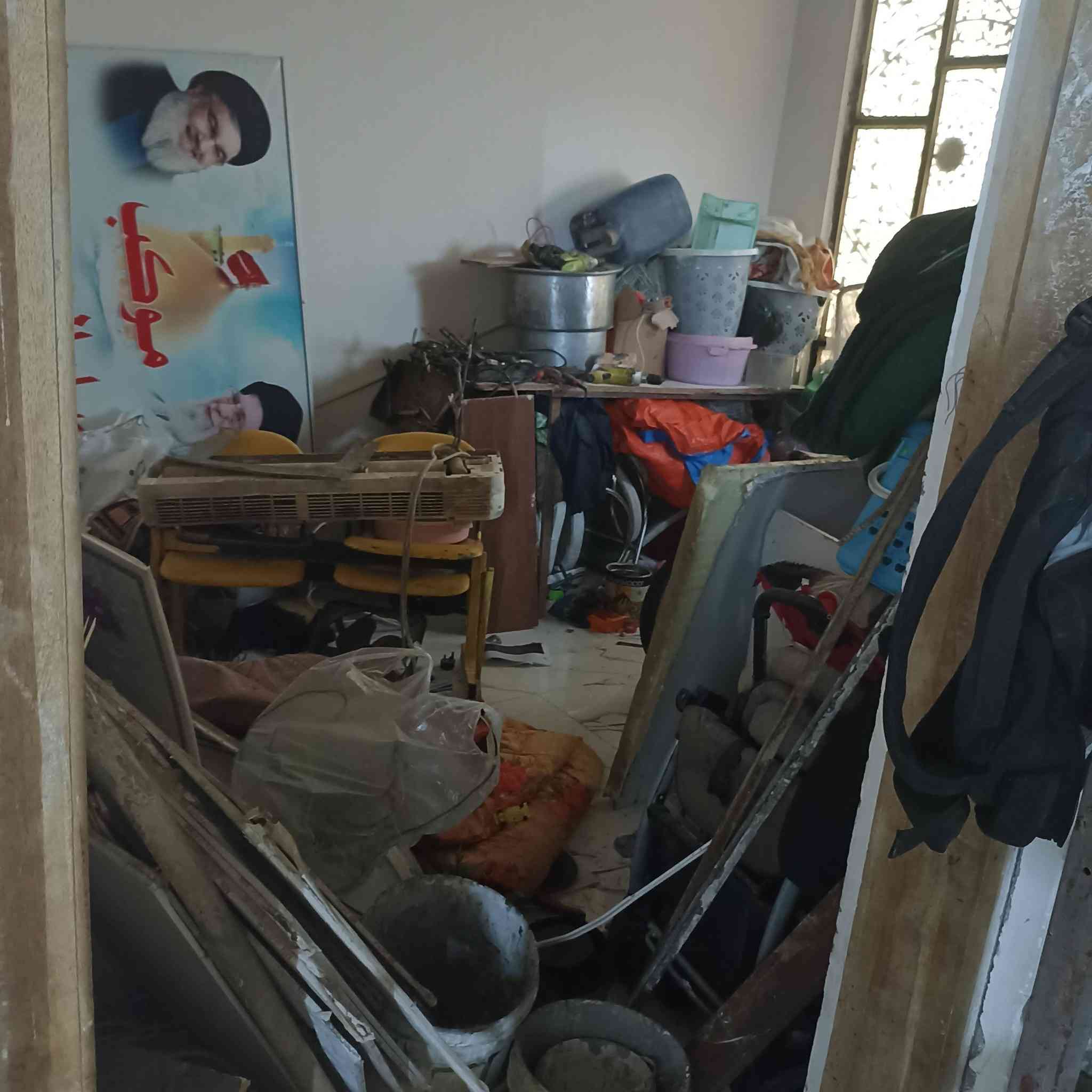 السلام عليكم يعلن مكتب عقارات الرحمن عن توفير بيت للبيع في ابو الخصيب بابو كوصره بشارع ملعب ضياء حماد البيت طابقين الطابق الاول غرفه نوم واحده وديوان ومطبخ وصحيات وصاله وكراج والطابق الثاني ثلاثه غرف نوم وصاله ومساحه.        البيت 125متر والسعر100وقابل التفاوض والاستفسار.              الاتصال على الرقم الهاتف.        ***********.           او مراسلتني على الوات ساب او على الخاص
