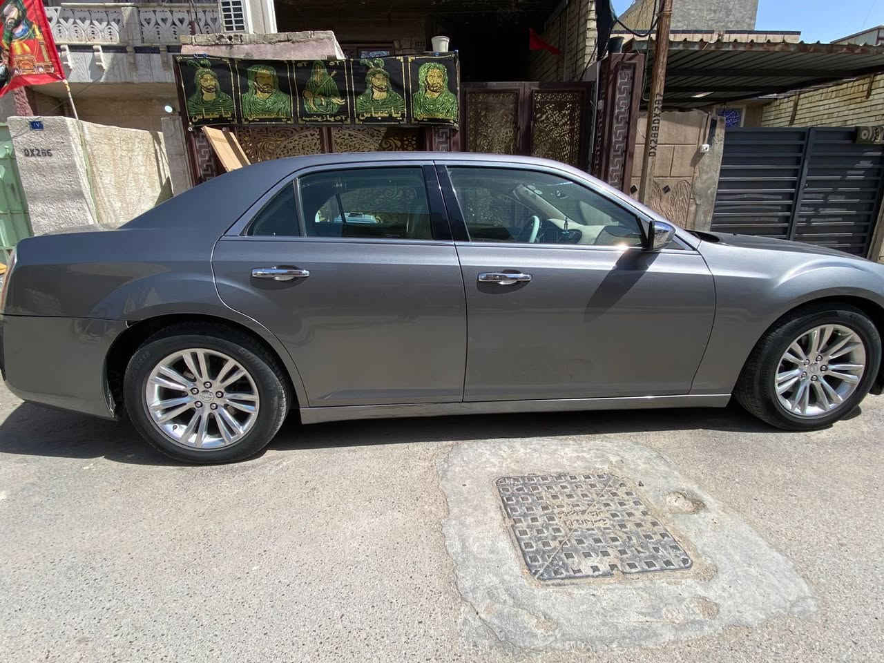 موديل 12 داخلل عسلي محدث داخل وخارج بدون حادث بدون صبغ بدون ايرباك بارد قليل عربانه خلفية واكسل وكاردن مال 22 ويل مكسيكي كلاصات حار بارد دمام خلفي استخدام شخصي رقم أربيل بأسمي هزه جديده 
السعر 180 بيها مجال 
***********
