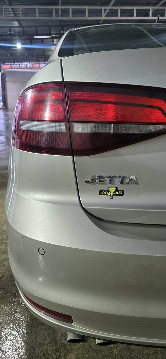 جيتا 2016 خليجي فول مواصفات عدا البصمة شاشة مع كاميرا خلفية حساسات خلفية وامامي سلايت كشنات جلد ويل كب كشنات جلد اوف وايت بلادي داخل صاج تبريد بيانو قطعتين مكينة خمسة بستن المرغوب تنفس طبيعي بدون توربو تشتغل بانزين عادي كير ومكينة شرط مامفتوح السيارة كلها على وضع الشركة السيارة كلين صفر شركة مكفولة من الصبغ والتبديل بيها بارد بالباب الخلفي مايبين رقم دهوك سنوية ولوحات جديدة بسمي شرط التحويل البيع بس نقد مكان السيارة موصل و برطلة 
***********
***********
