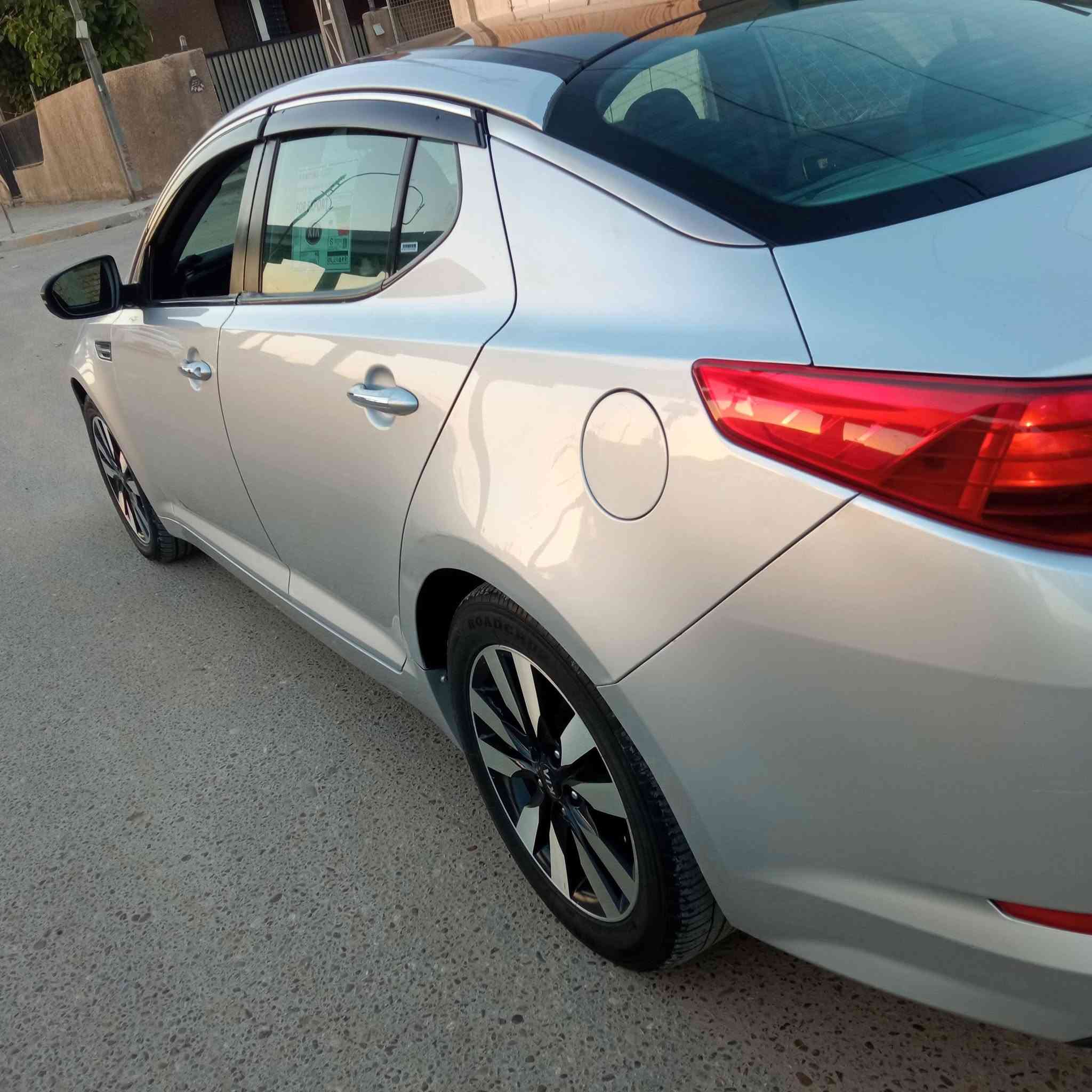 السلام عليكم 
اوبتما موديل 12رقم بغداد بأسمي السياره فول مواصفات امريكي 
مكينه 2400GDI حادثه جاملغ ايمن تبديل فقط والباقي مكفول عنوان بابل رقمي :***********
السعر 110وبيه مجال
