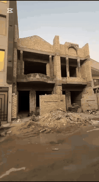 حي القادسية محلة ٦٠٦ • منزلين ١٠٠م • ٤ غرف