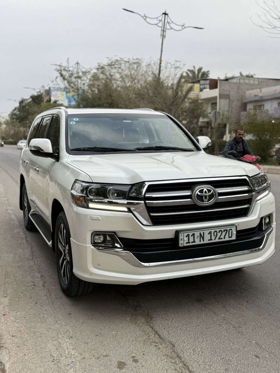 تويوتا لاندكروز19 كراند تورنك اصل 
رقم بغداد بسمي شخصيا 
محرك8 سلندر (GXR)4.600
سياره مكفوله كفاله عامه من صبغ شبر بارد بل بنيد
سياره ماشيه 137
مواصفات 
5بيبان بصمه 
صندوك كهرباء 
شاحن واير ليس  )
تشغيل عن بعد 
كشنات 2 كهرباء
8 ارباك
دشبول الكزز
دبل ماوس 
3شاشات طفايه شعار لاندكروز بل باب 
سياره حيل جديده وحيل حلوه 
سعرها 540وبيها مجال  
مكانها بغداد راشديه 
 ***********
