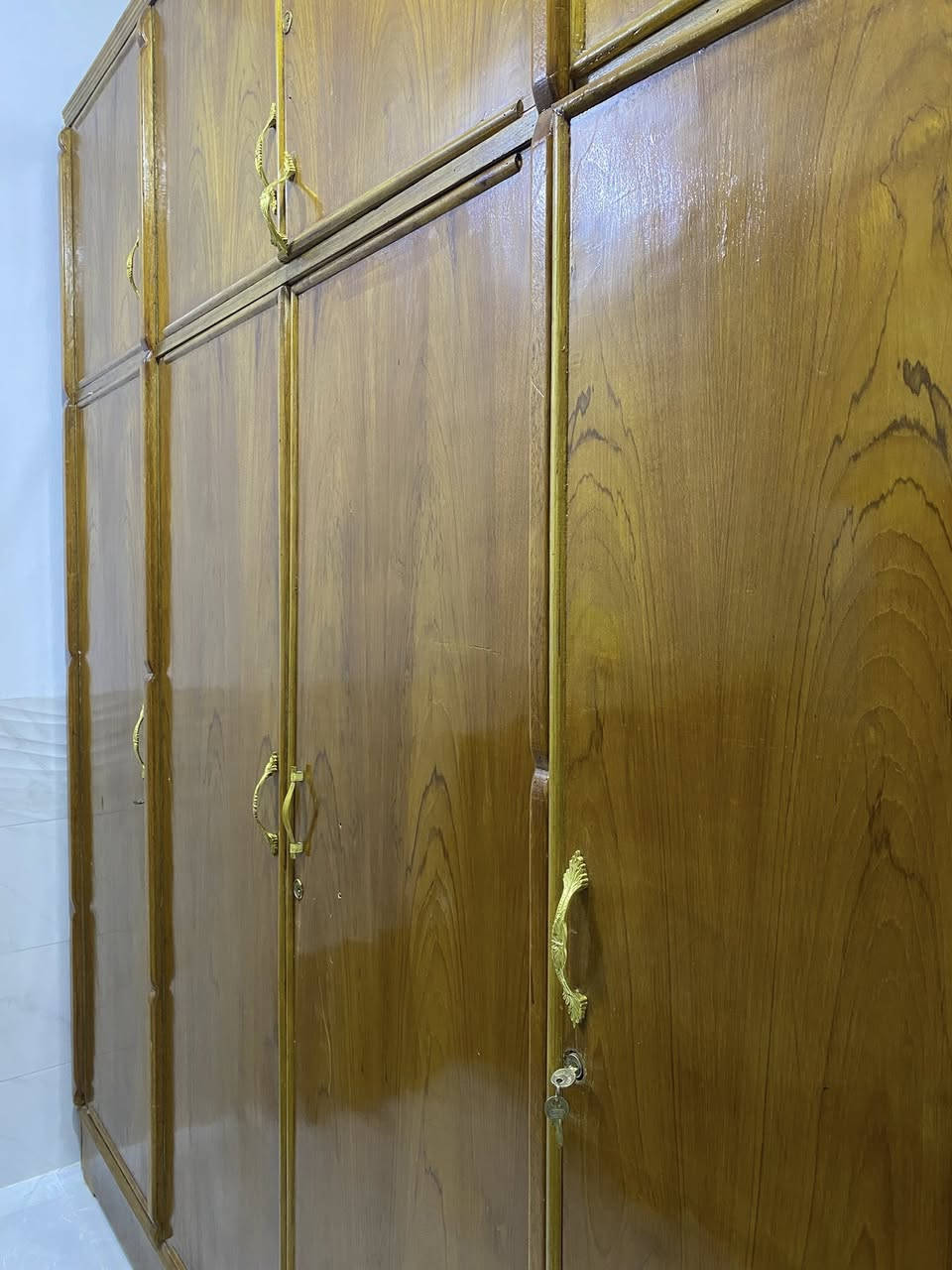 سلام عليكم كنتور نضيف للبيع سعر 500 الف وبي مجال للطيبين  ***********
