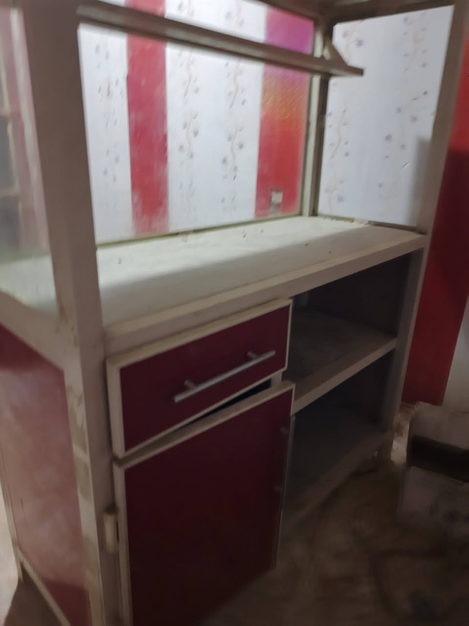 السلام عليكم ميز للبيع  السعر خاص
***********
