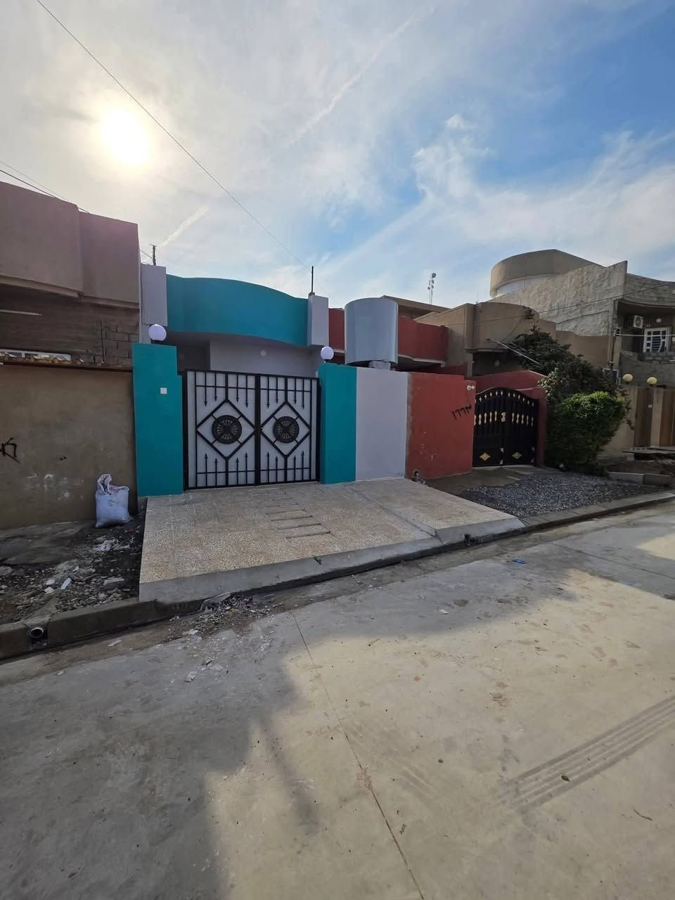 ⚜️مكتب البلديات للعقار⚜️

للبيع دار سكني سند طابو في حي السماح الثانية 
قرب مشروع الماء الثاني
المساحة ١٠٠م طابق واحد (( محدث بالكامل )) على شارع ١٥م
غرفة نوم وهول واستقبال ومطبخ وصحيات وكراج سيارة
السعر ٦٥ مليون
للاستفسار الإتصال☎️ *********** ☎️ ***********
عنوان المكتب / الموصل حي المشراق فرع مطعم طماطة2
