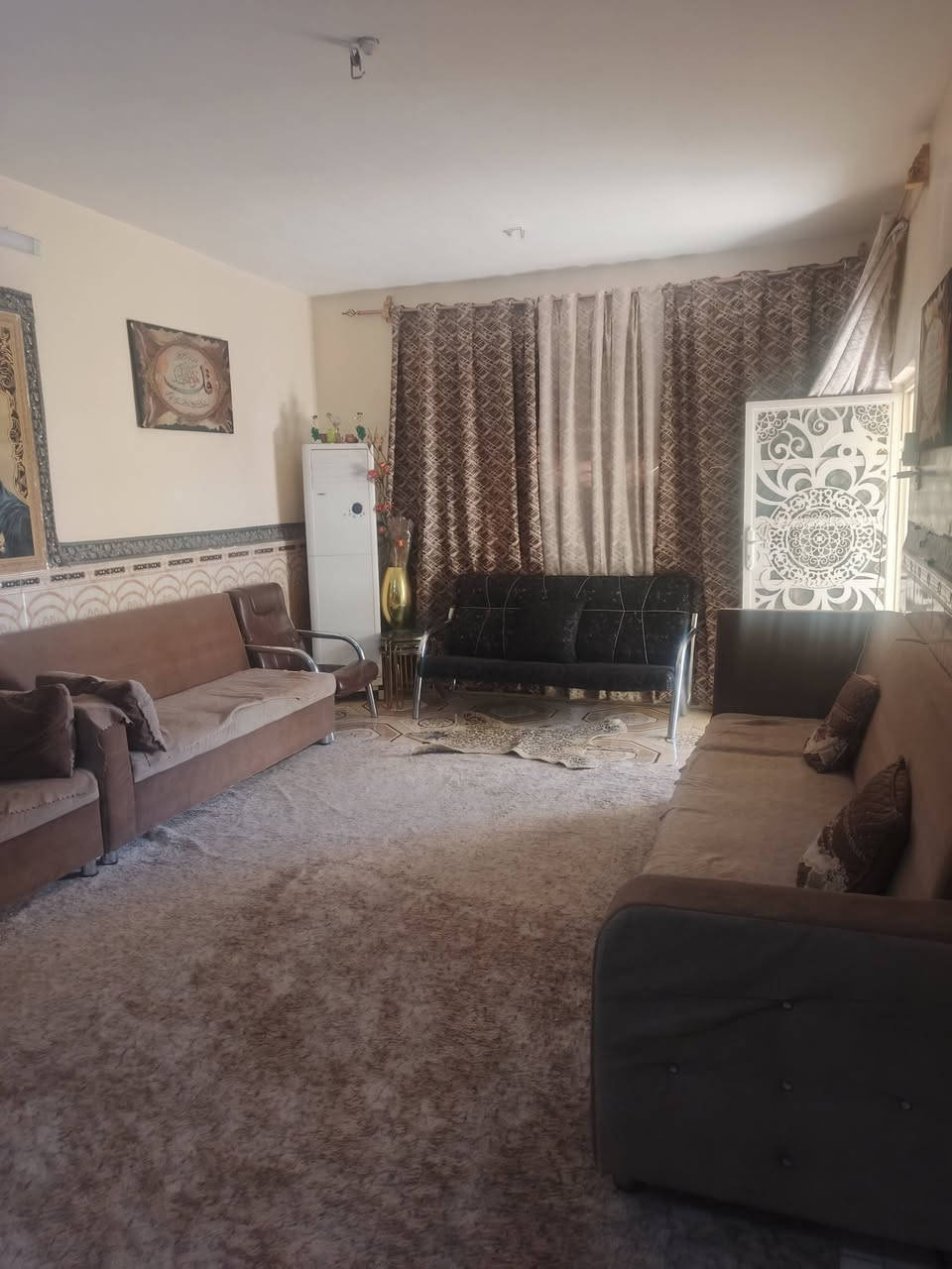 السلام عليكم بيت للبيع الخالص حي العصري قريب مدرسه خوله بنت الازور وقريب مولد وسام 
زراعي 25  مساحته 300 يحتوي على ثلاث غرف نوم 4×5 استقبال4×6 مطبخ 4×5
صاله صحيات طرمه وكراج ياخذ سيارتين بناء 2015 بيت مرتب 
عارضي ب 75 اي استفسار او تفاصيل فيديو او صور متواجدين خاص


**إذا كنت صاحب هذا الإعلان وتريد حذفه لأي سبب، رجاءا أرسل رسالة إلى الدعم الفني**