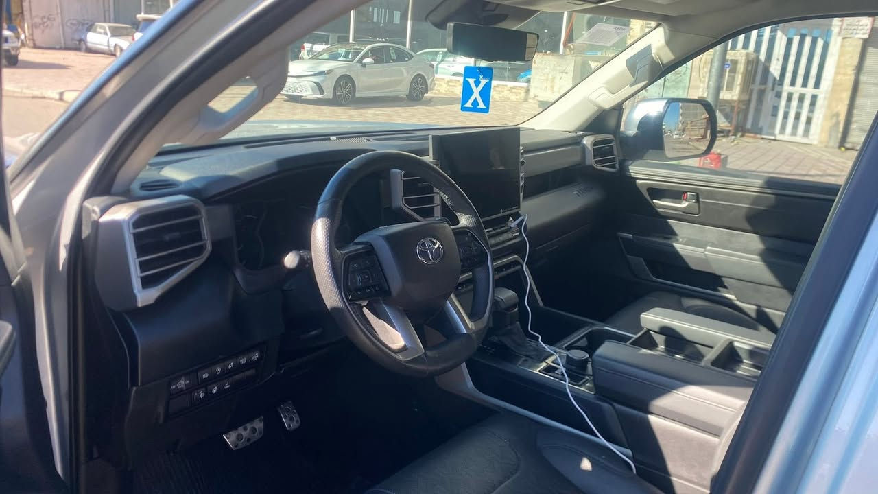 عادي مراوس اذا اكو 

2022 Toyota Tundra Platinum

تويوتا تندرا بلاتينيوم 2022

..

محرك I-FORCE V-6 سعة 3.4

مواصفات معروفة،،نظام تثبيت السرعة التكيفي

مقاعد تدفة تبريد

الدخول بدون مفتاح البصمه الذكية 

بدء التشغيل بدون مفتاح

نظام الملاحة

مرايا قابلة للطي كهربائيًا أندرويد أوتو® أبل كار بلاي®بلوتوث®

هوم لينك

راديو الأقمار الصناعية منفذ USB

فتحة سقف وصلة السحب

الكبح التلقائي في حالات الطوارئ كاميرا محيطية  مراقبة النقطة العمياء مصابيح أمامية LED

تحذير مغادرة المسار

مساحات استشعار المطر

تنبيه حركة المرور الخلفية مقاعد جلدية مقعد الذاكر

رقم هاتف***********

السعر ٣٦٠ وبيه مجال 

حادث بنيد 

رقم اربيل بسمي
