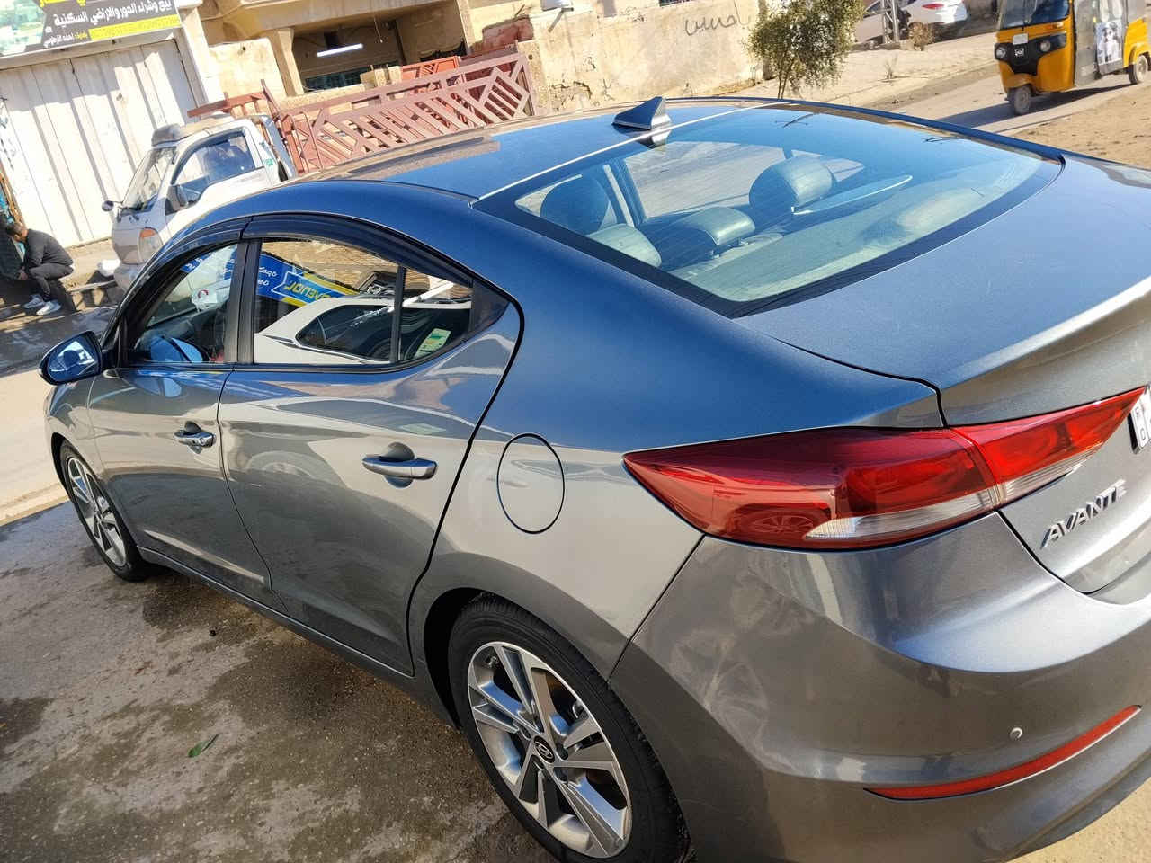 سلام عليكم انترا مديل 18 فول عده الفتحه محرك الف 600 كير مكينه مكفولات تبريد تخم تاير صدر خلفي امامي كفاله سياره حادثهه جاملغ امامي مبدل اصلي يم باب صدر يمنه بيهه بارد  باب خلفي وجاملغ كلير فقط لا معجون ولا بارد سياره احلى من صور  سعرهه 105 بغداد الحسينه سياره بسمي  ***********
